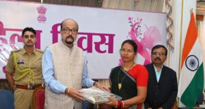 ‘नारी शक्ति इस देश के विकास की धुरी, अंतिम पंक्ति की महिलाओं तक विकास पहुंचाने के लिए हम कृत संकल्पित‘‘- राज्यपाल श्री डेका