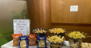 केन्द्रीय जेल रायपुर के बंदियों द्वारा निर्मित नमकीन उत्पादों का विधानसभा सदस्यों ने लिया आनंद