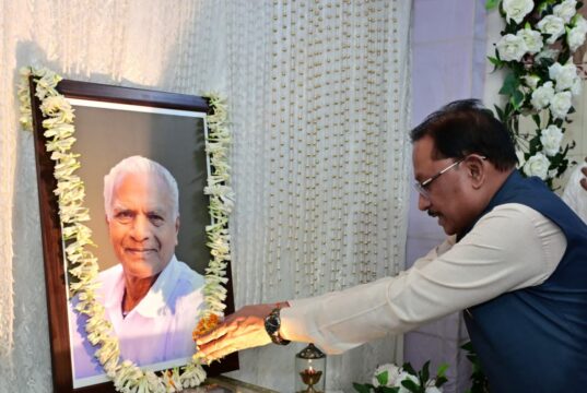 मुख्यमंत्री श्री विष्णुदेव साय ने लोकतंत्र सेनानी स्वर्गीय महावीर प्रसाद जैन को दी श्रद्धांजलि