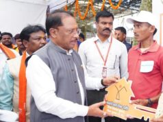 सिलगेर के माड़वी कोसा ने अपने हाथों से बनाया अपना घर, मुख्यमंत्री ने सौंपी खुशियों की चाबी