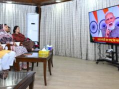 मुख्यमंत्री श्री विष्णुदेव साय ने आज राजधानी रायपुर स्थित मुख्यमंत्री निवास में प्रधानमंत्री श्री नरेंद्र मोदी के नारी शक्ति वंदन अधिनियम के सम्बन्ध में राष्ट्र के नाम प्रसारित संबोधन का श्रवण किया