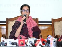 प्रमुख सचिव, कृषि विभाग, श्रीमती शहला निगार एवं संचालक खाद्य एवं आपूर्ति,डॉ फरिहा आलम सिद्दीकी तथा Oil Companies के अधिकारी आज स्थानीय सर्किट हाउस में पत्रकार वार्ता को सम्बोधित करते हुए।