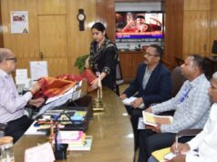 राज्यपाल ने कोसा वस्त्रों के नवाचार और बुनकरों के आर्थिक सशक्तिकरण पर दिया जोर