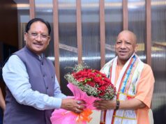 मुख्यमंत्री ने उत्तर प्रदेश के मुख्यमंत्री श्री योगी आदित्यनाथ का किया आत्मीय स्वागत