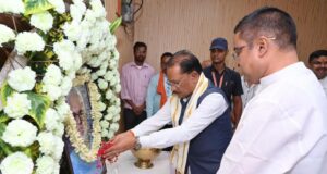 मुख्यमंत्री श्री विष्णुदेव साय ने स्वर्गीय दिनेश सेन को दी श्रद्धांजलि : शोक संतप्त परिवार से की मुलाकात