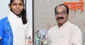 संजू की स्वर्णिम जीत पर उप मुख्यमंत्री श्री अरुण साव ने थपथपाई पीठ, कहा छत्तीसगढ़ के खिलाड़ियों को मिलेगा उनके अनुभव का लाभ