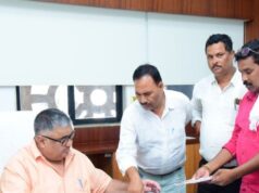 पर्यटन एवं संस्कृति मंत्री श्री राजेश अग्रवाल ने मंत्रालय स्थित कार्यालय में आगंतुकों से की मुलाकात